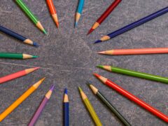 colored pencils arranged in circle